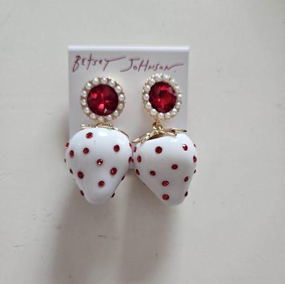 NWT Betsey Johnson strawberry crystal drop earrings - Picture 1 of 2